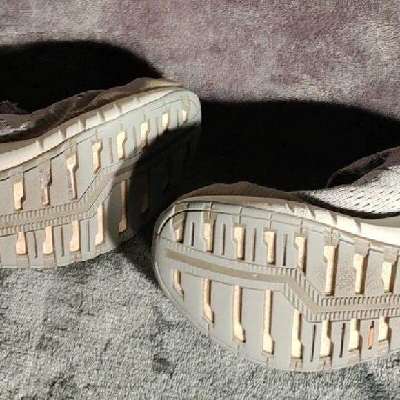 Under Armour girls shoes size 2Y - Picture 6 of 9